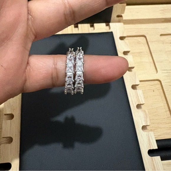 Medium size hoop earrings - Picture 1 of 4